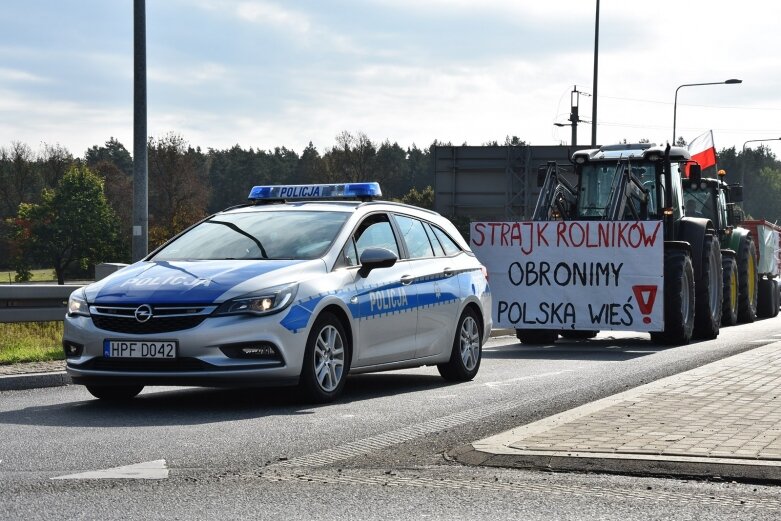  Na ulice powiatu wyjechało ponad 30 traktorów 