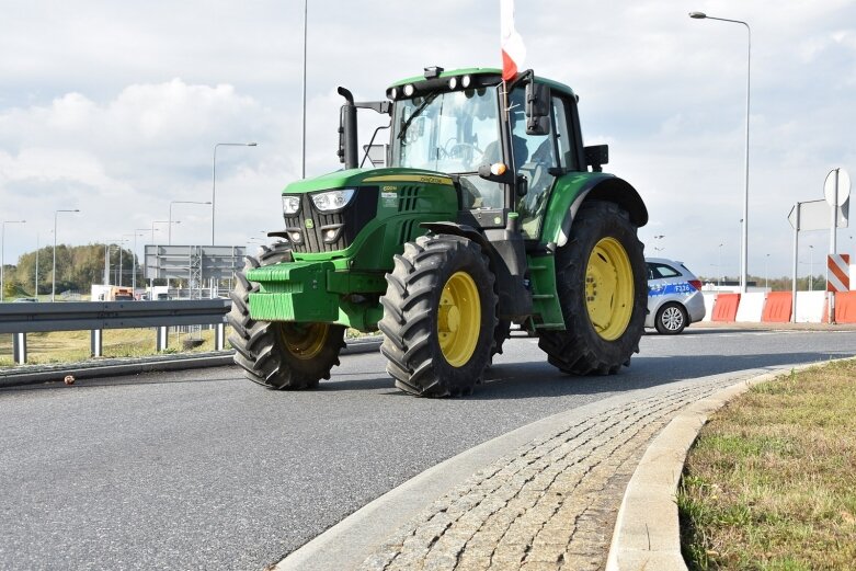  Na ulice powiatu wyjechało ponad 30 traktorów 