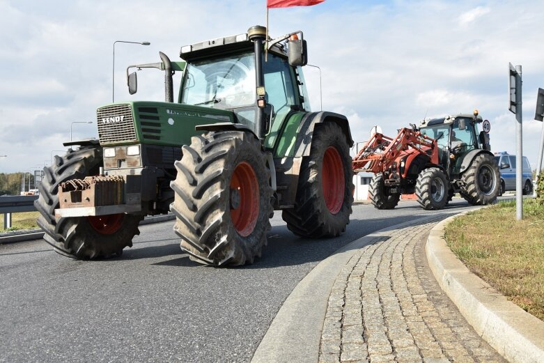  Na ulice powiatu wyjechało ponad 30 traktorów 