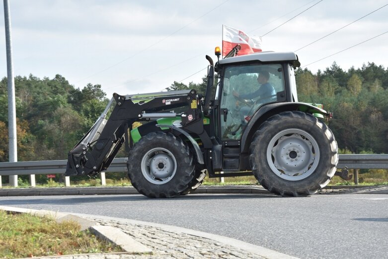  Na ulice powiatu wyjechało ponad 30 traktorów 