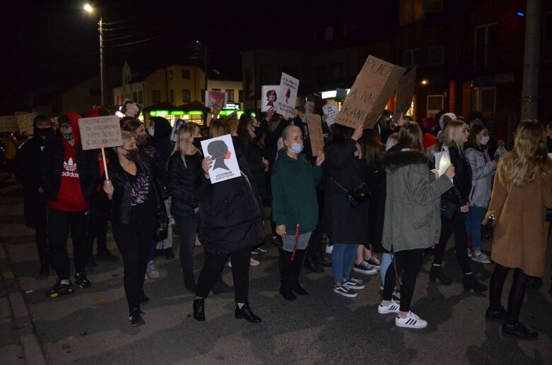  Rawa Mazowiecka: Pół tysiąca protestujących przeszło ulicami miasta  