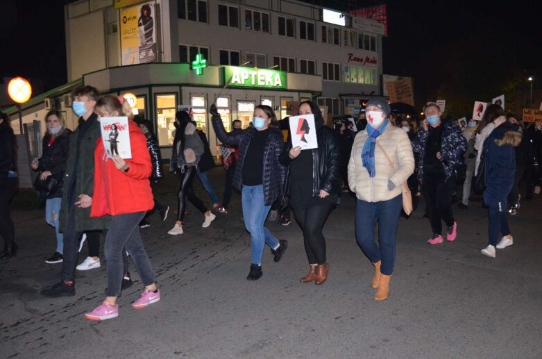  Rawa Mazowiecka: Pół tysiąca protestujących przeszło ulicami miasta  