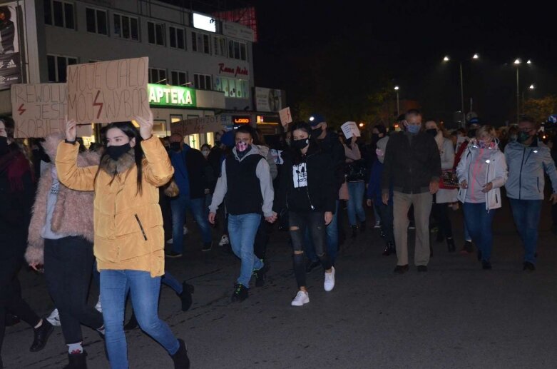  Rawa Mazowiecka: Pół tysiąca protestujących przeszło ulicami miasta  