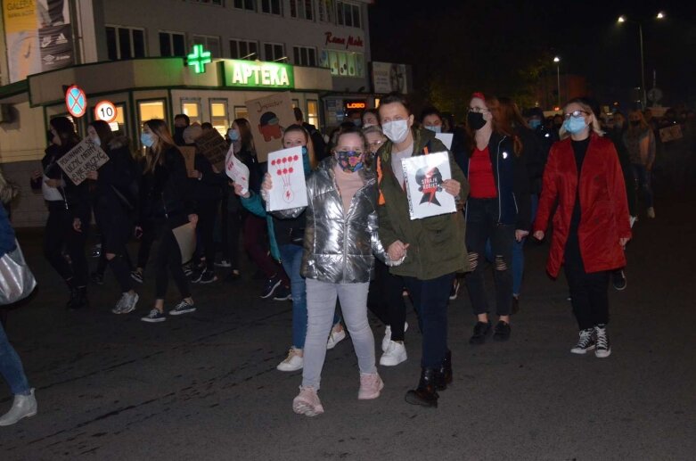  Rawa Mazowiecka: Pół tysiąca protestujących przeszło ulicami miasta  