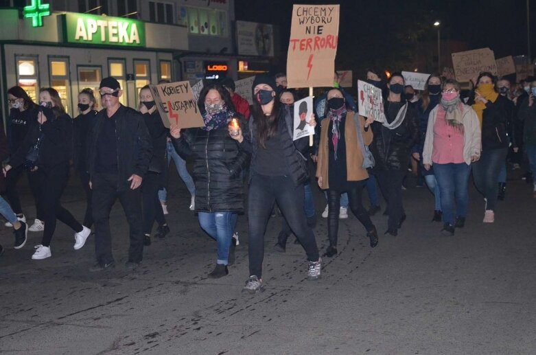  Rawa Mazowiecka: Pół tysiąca protestujących przeszło ulicami miasta  