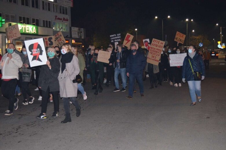  Rawa Mazowiecka: Pół tysiąca protestujących przeszło ulicami miasta  