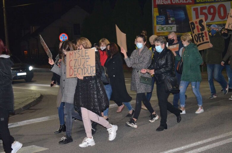  Rawa Mazowiecka: Pół tysiąca protestujących przeszło ulicami miasta  