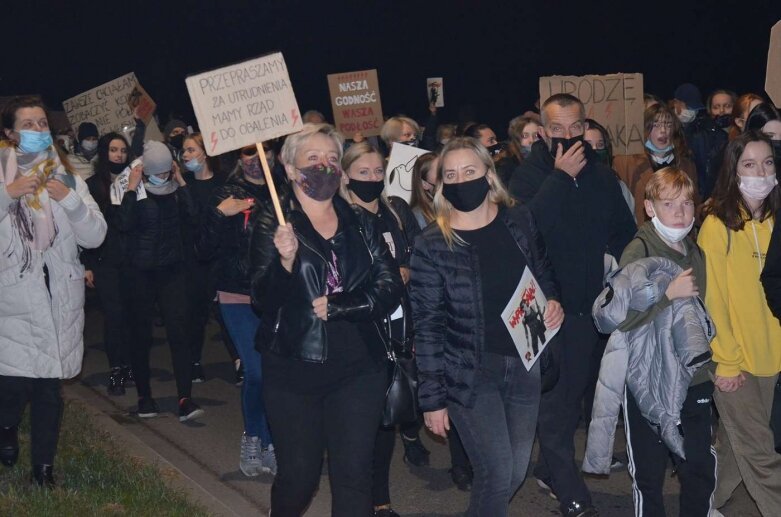  Rawa Mazowiecka: Pół tysiąca protestujących przeszło ulicami miasta  