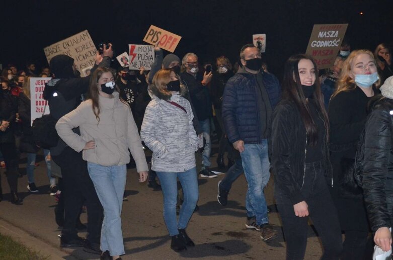  Rawa Mazowiecka: Pół tysiąca protestujących przeszło ulicami miasta  