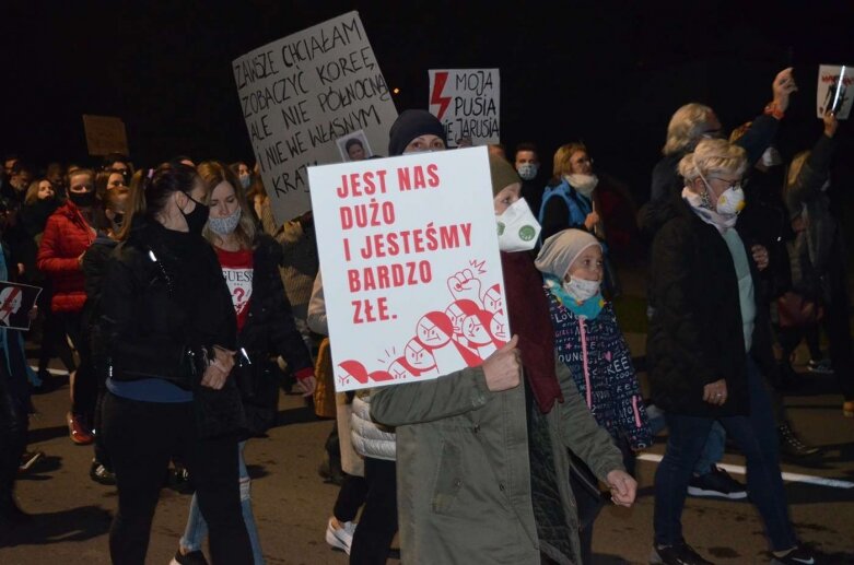  Rawa Mazowiecka: Pół tysiąca protestujących przeszło ulicami miasta  