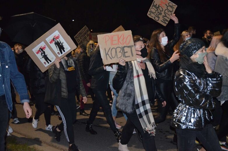  Rawa Mazowiecka: Pół tysiąca protestujących przeszło ulicami miasta  