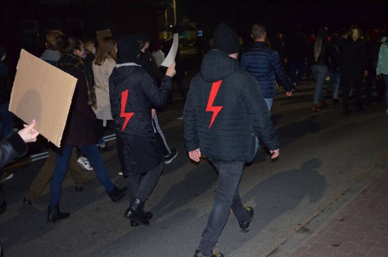  Rawa Mazowiecka: Pół tysiąca protestujących przeszło ulicami miasta  