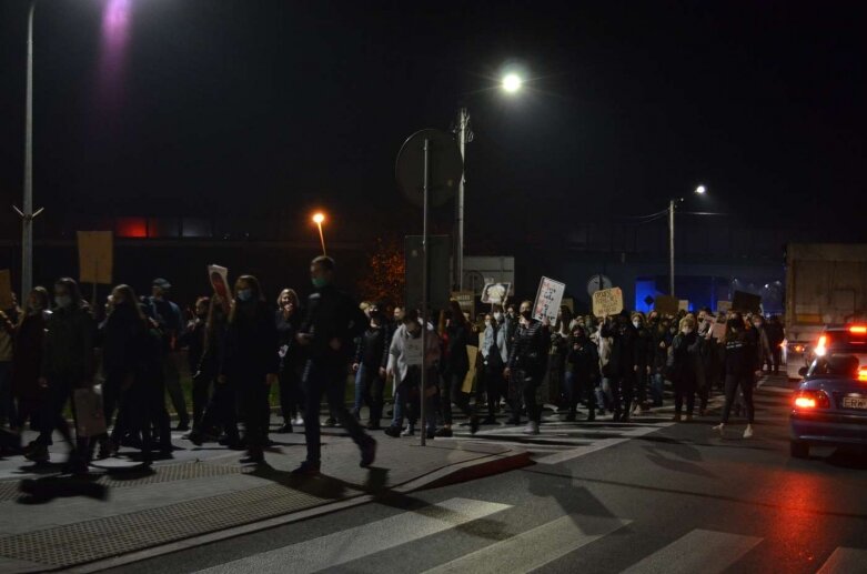  Rawa Mazowiecka: Pół tysiąca protestujących przeszło ulicami miasta  