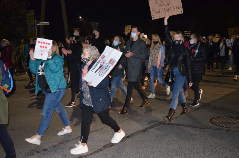  Rawa Mazowiecka: Pół tysiąca protestujących przeszło ulicami miasta  