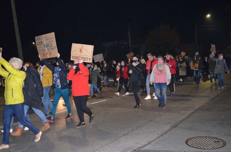  Rawa Mazowiecka: Pół tysiąca protestujących przeszło ulicami miasta  