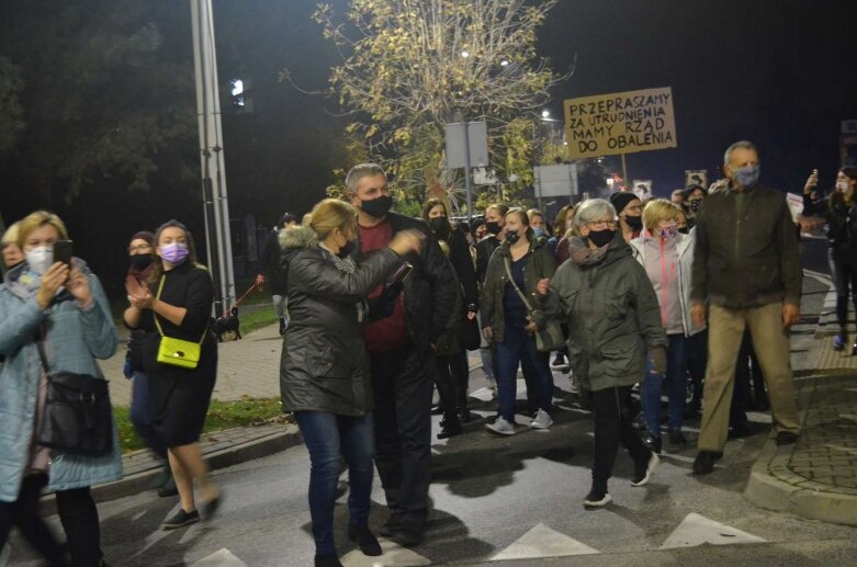  Rawa Mazowiecka: Pół tysiąca protestujących przeszło ulicami miasta  