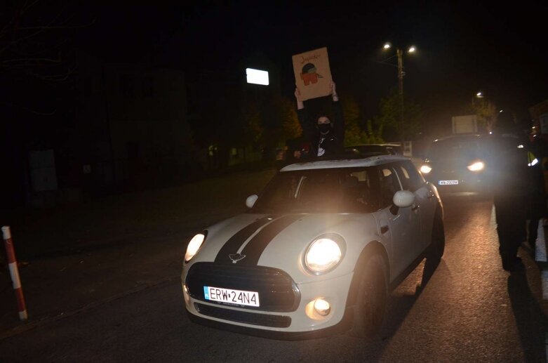  Rawa Mazowiecka: Pół tysiąca protestujących przeszło ulicami miasta  