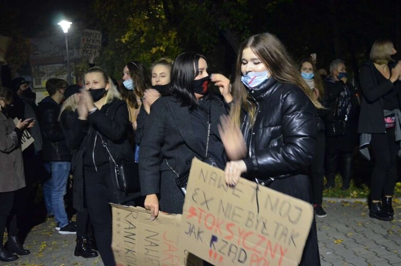  Rawa Mazowiecka: Pół tysiąca protestujących przeszło ulicami miasta  