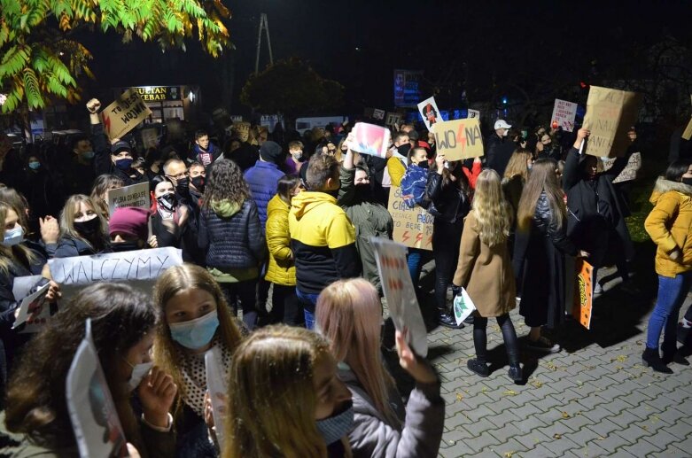  Rawa Mazowiecka: Pół tysiąca protestujących przeszło ulicami miasta  