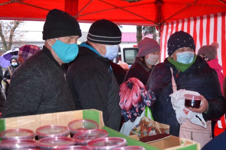  1000 zestawów potraw wigilijnych trafiło do rawian  