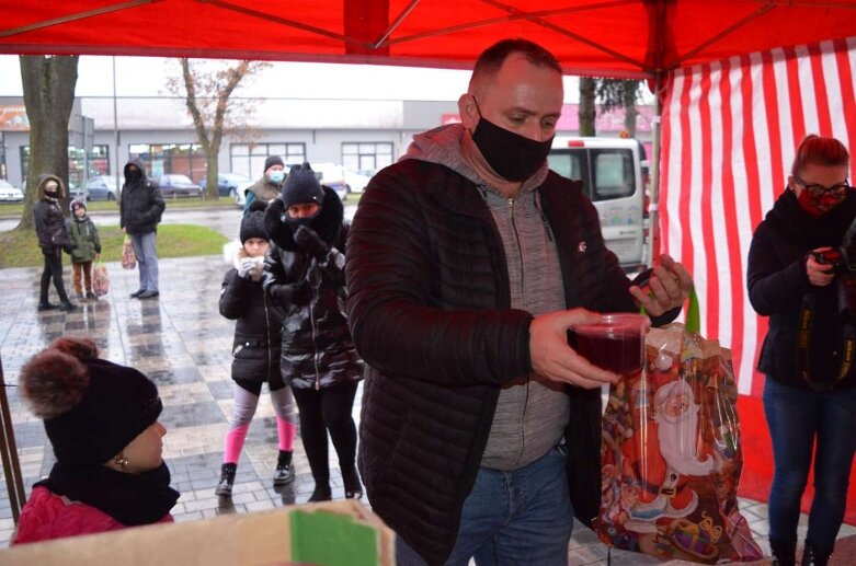  1000 zestawów potraw wigilijnych trafiło do rawian  