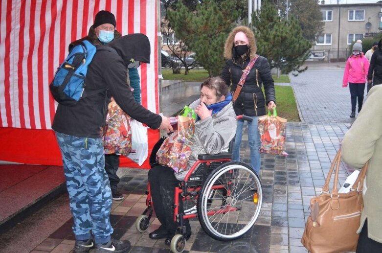  1000 zestawów potraw wigilijnych trafiło do rawian  