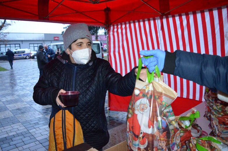  1000 zestawów potraw wigilijnych trafiło do rawian  