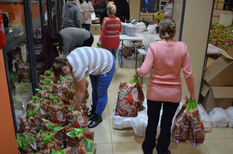  1000 zestawów potraw wigilijnych trafiło do rawian  