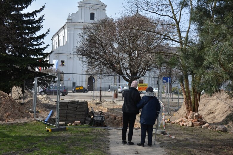  Zaskakujące odkrycie archeologów. Ziemia na rawskim rynku odsłania epoki 