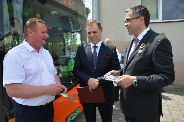  Elektryczny autobus oficjalnie rusza w drogę 