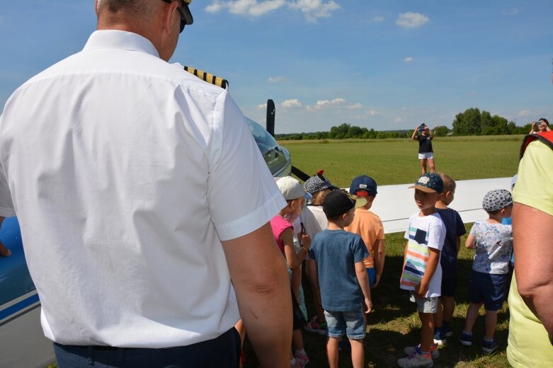  Samolot z bliska - atrakcja na zakończenie roku szkolnego 