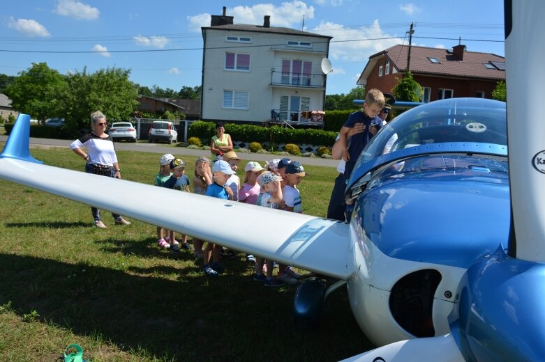  Samolot z bliska - atrakcja na zakończenie roku szkolnego 