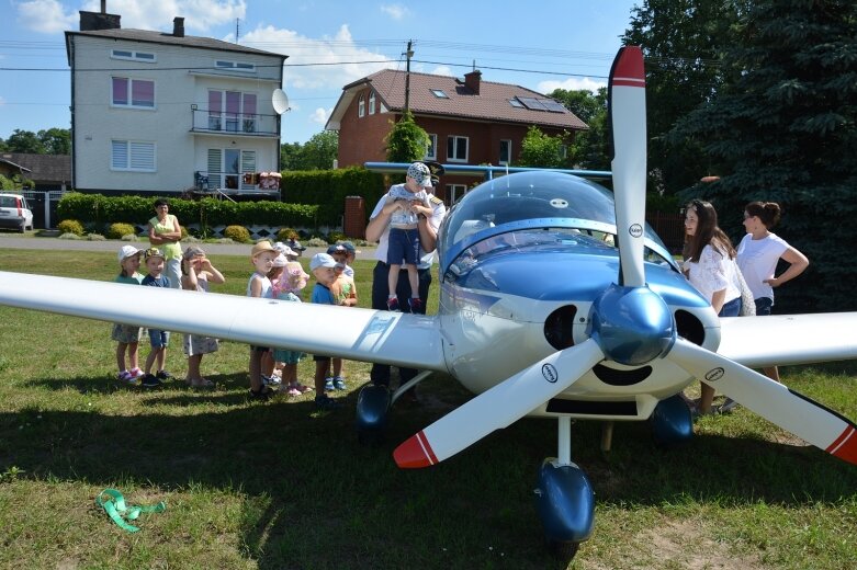  Samolot z bliska - atrakcja na zakończenie roku szkolnego 