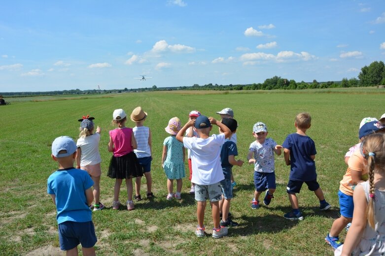  Samolot z bliska - atrakcja na zakończenie roku szkolnego 