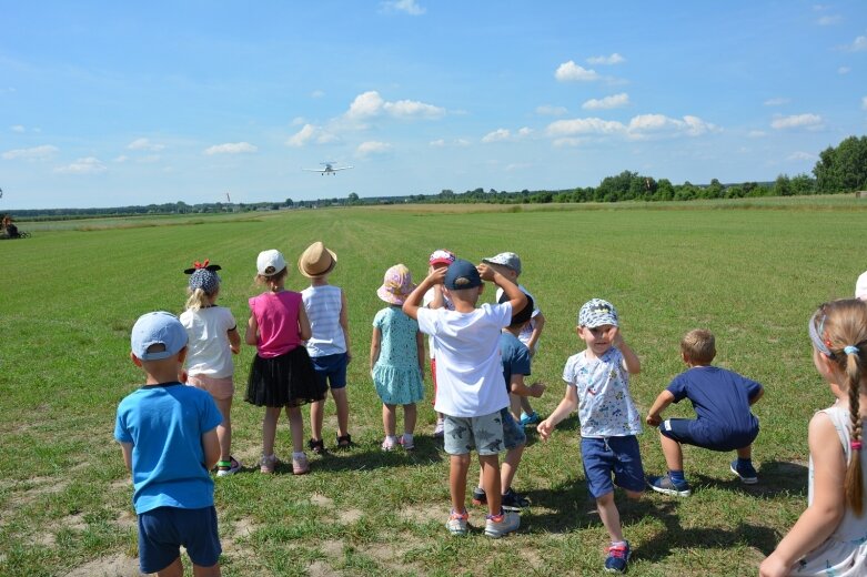  Samolot z bliska - atrakcja na zakończenie roku szkolnego 