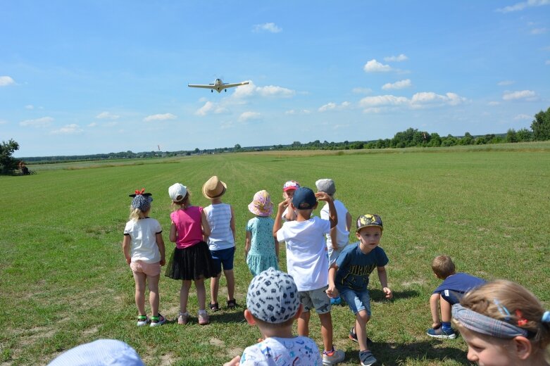  Samolot z bliska - atrakcja na zakończenie roku szkolnego 