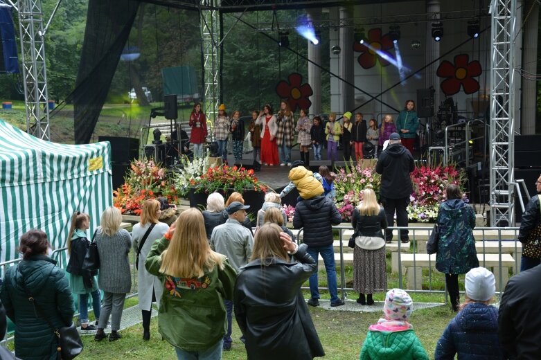  Na parkowej scenie wystąpili młodzi skierniewiccy artyści 