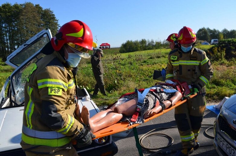  10 osób rannych w wypadku w Regnowie. Na szczęście, to tylko ćwiczenia [ZDJĘCIA] 