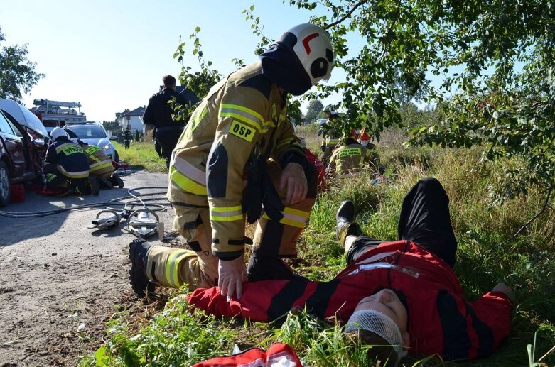  10 osób rannych w wypadku w Regnowie. Na szczęście, to tylko ćwiczenia [ZDJĘCIA] 