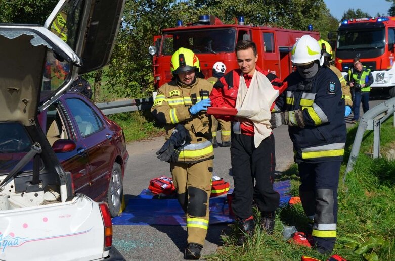  10 osób rannych w wypadku w Regnowie. Na szczęście, to tylko ćwiczenia [ZDJĘCIA] 