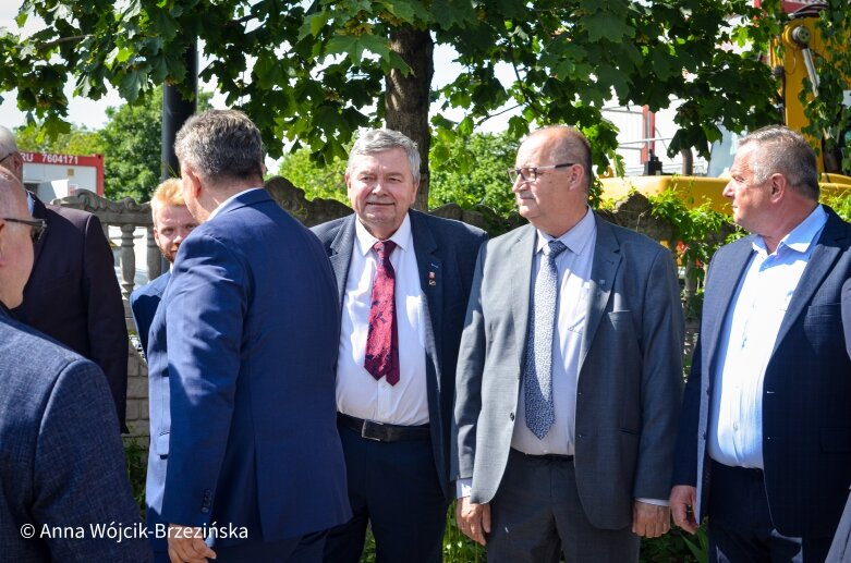  Zbudowany pięć miesięcy przed terminem. Kierowcy przejechali wiaduktem nad torami 