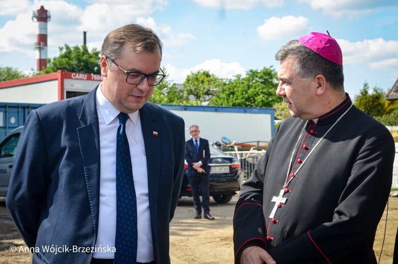  Zbudowany pięć miesięcy przed terminem. Kierowcy przejechali wiaduktem nad torami 