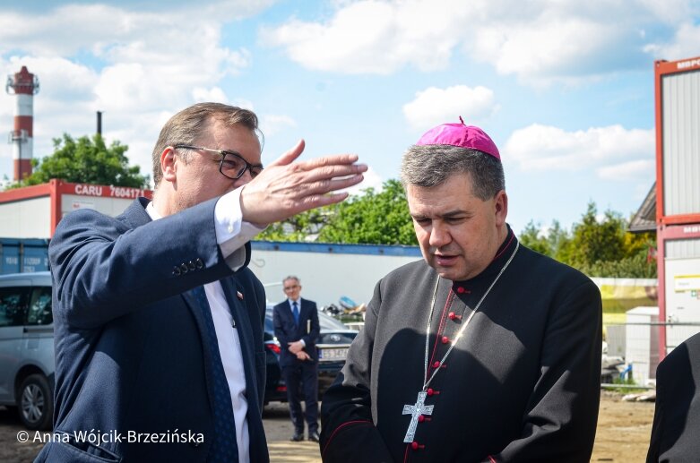  Zbudowany pięć miesięcy przed terminem. Kierowcy przejechali wiaduktem nad torami 