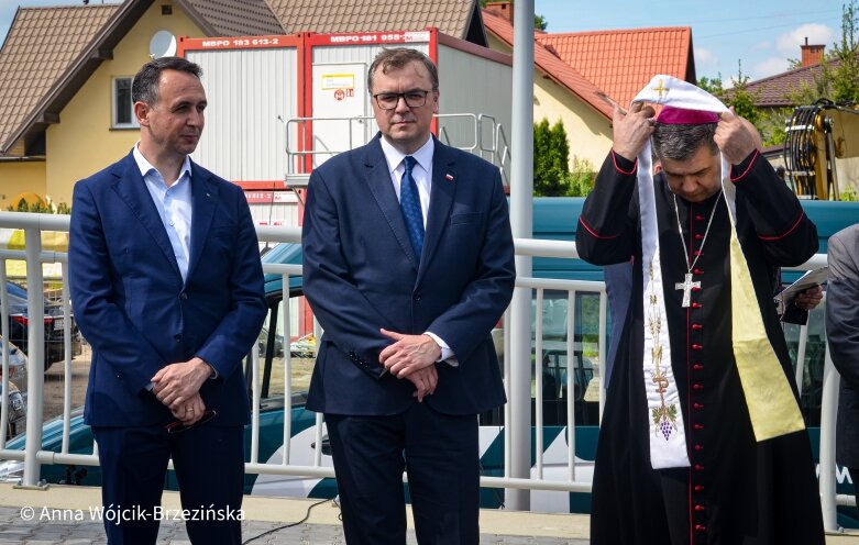  Zbudowany pięć miesięcy przed terminem. Kierowcy przejechali wiaduktem nad torami 