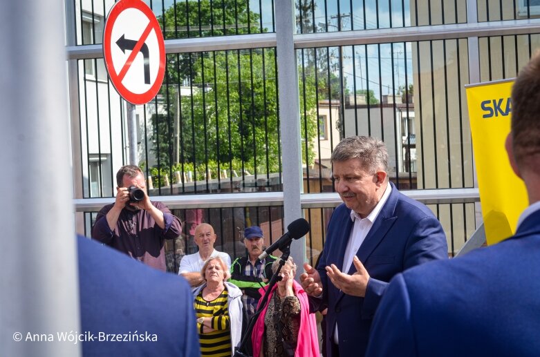  Zbudowany pięć miesięcy przed terminem. Kierowcy przejechali wiaduktem nad torami 