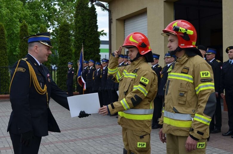  Odznaczenia i awanse dla rawskich strażaków  