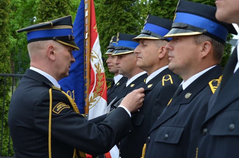  Odznaczenia i awanse dla rawskich strażaków  