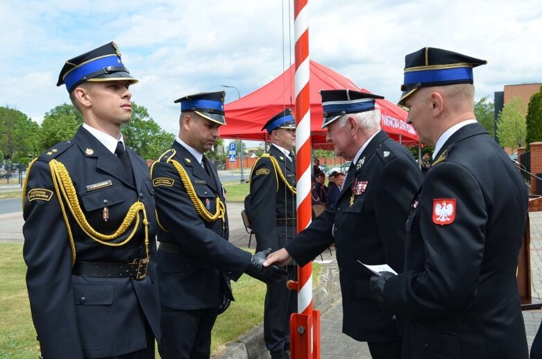  Odznaczenia i awanse dla rawskich strażaków  