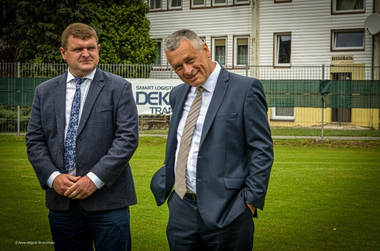  Umowa podpisana. Mirbud przebuduje miejski stadion w Skierniewicach 