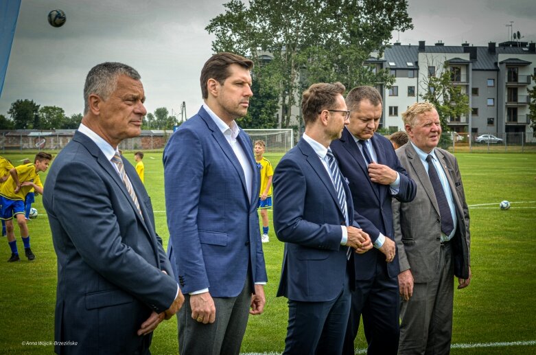  Umowa podpisana. Mirbud przebuduje miejski stadion w Skierniewicach 